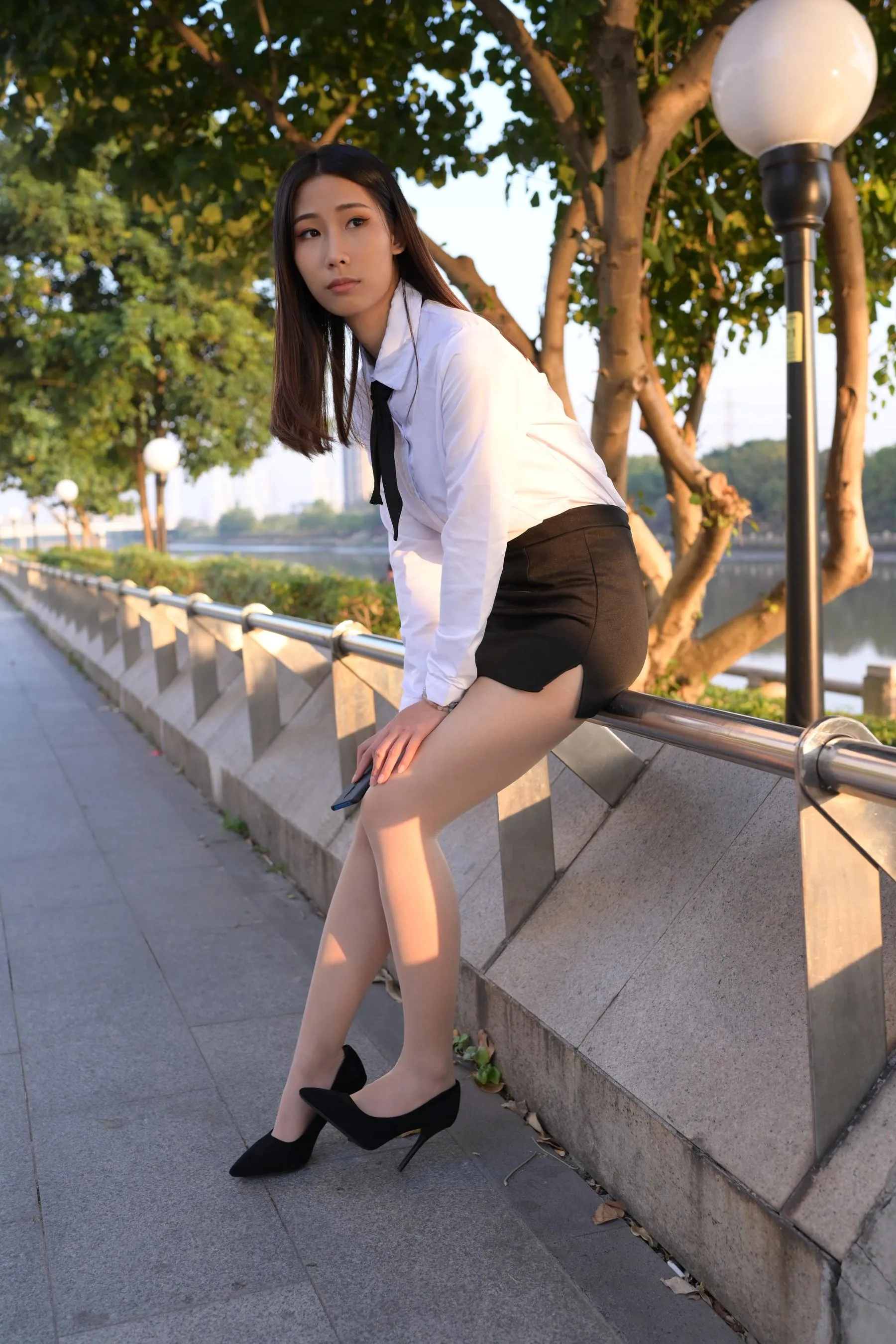 [魔镜街拍] NO.082 SM_0006街拍肉丝高跟制服ol小姐姐 [203P]插图6